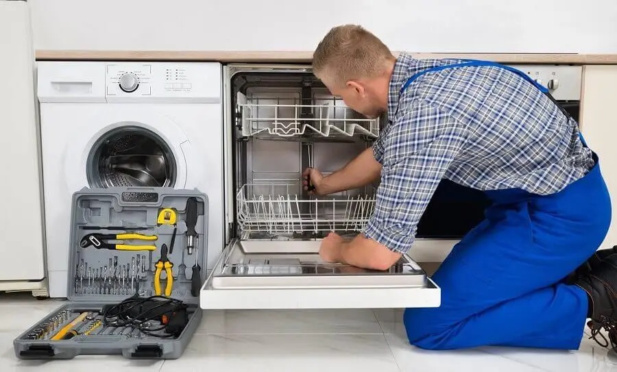 Yığılca Viessmann servisi teknisyen ekibi beyaz eşya tamiri yaparken